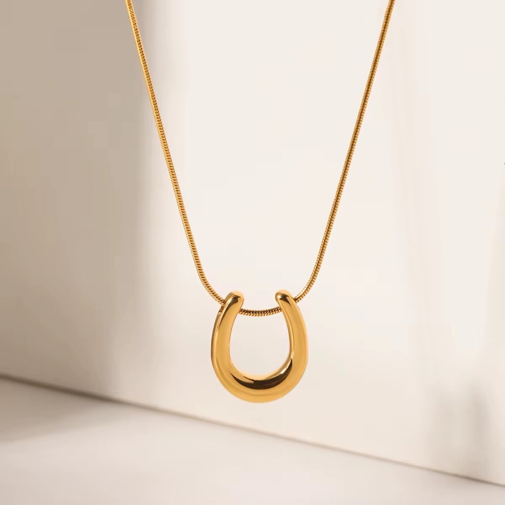 18K Gold Plated Horseshoe Pendant Necklace